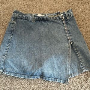 Jean skort size small